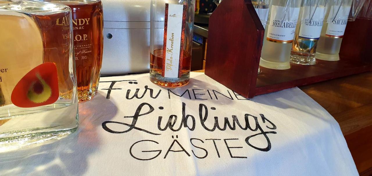 Landgasthaus "Zum Engel" Neuleiningen Bagian luar foto